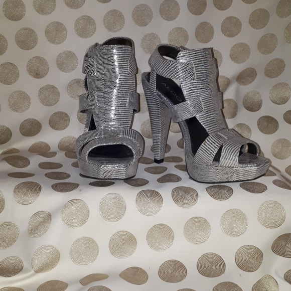 Going to a disco? - Picture 1 of 4